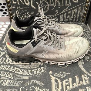 On Cloud Running and workout shoes men’s size 10